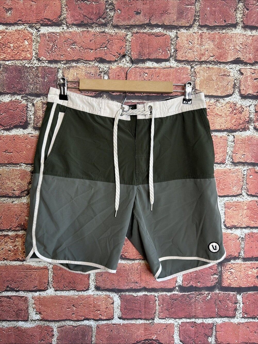 Vuori Mens Cruise Boardshorts 7.5" Size 30 Swim Hybrid V314 Green